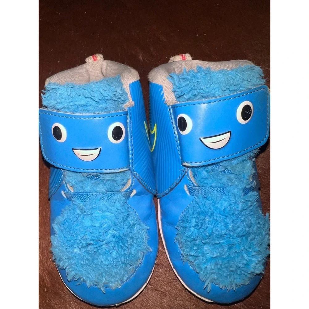 Nike fast and furry shoes 8c (USED)